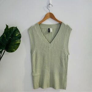 H&M | Sage Green Ribbed Sweater Vest Size Small